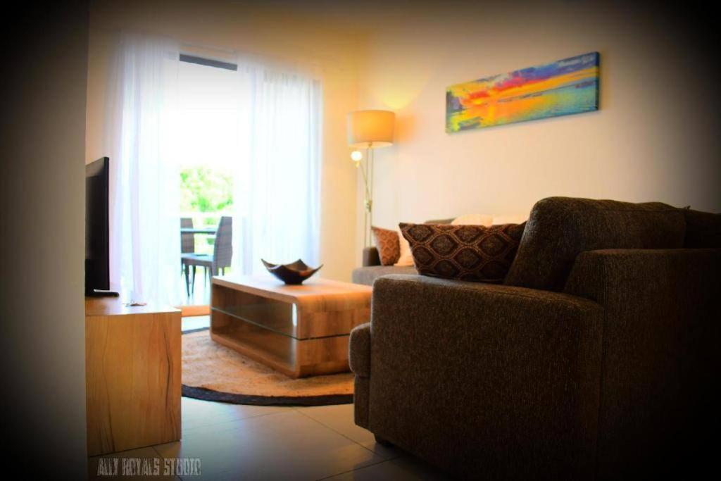 Modern And Cosy Condo: Westwood Apartments Flic-en-Flacq 외부 사진